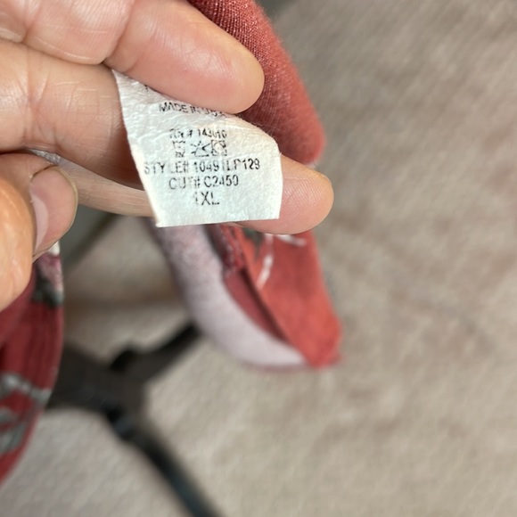 1X V-neck oversized rust colored colorblock top with floral and stripes - Picture 9 of 10